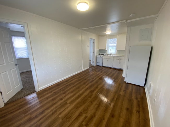 Foto del edificio - 9762 N River Rd