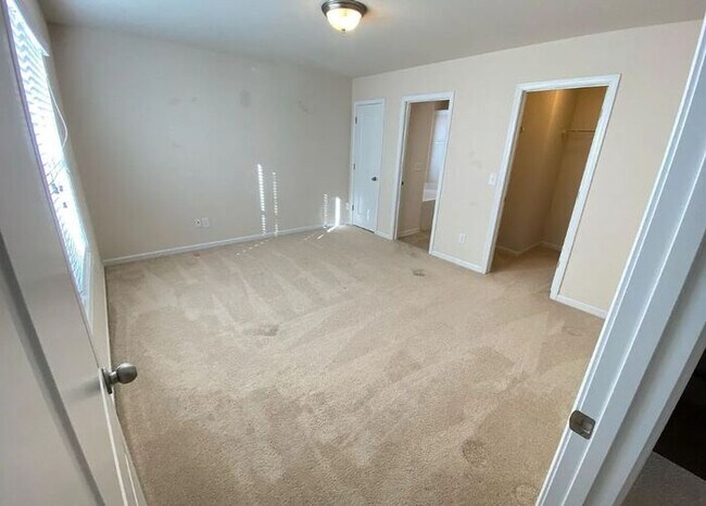 Foto del edificio - 847 Dovefield Ln