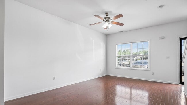 Foto del edificio - 4006 Clinton Ln