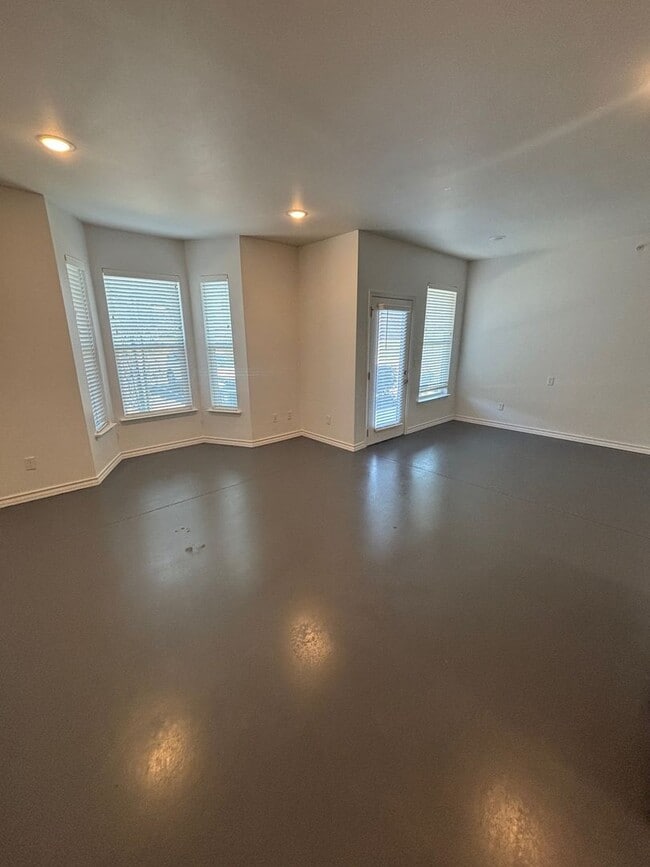 Interior Photo - Renaissance Pointe