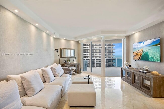 Building Photo - 4775 Collins Ave