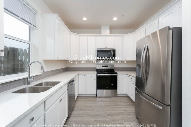 Building Photo - Modern Four Bedroom Home in SE! FREE PET RENT & DEPOSIT SPECIAL