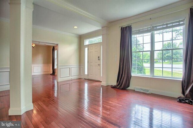 Building Photo - 1121 Stone Creek Dr