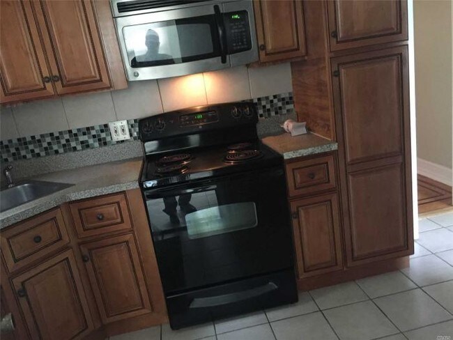 Building Photo - 3 bedroom in Laurelton NY 11413
