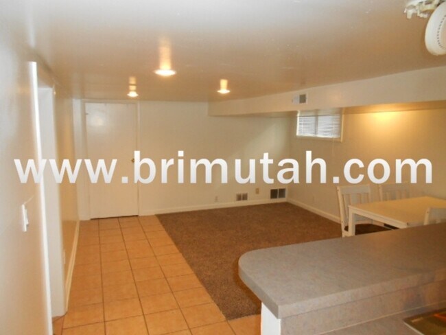Building Photo - 2 S 1100 E