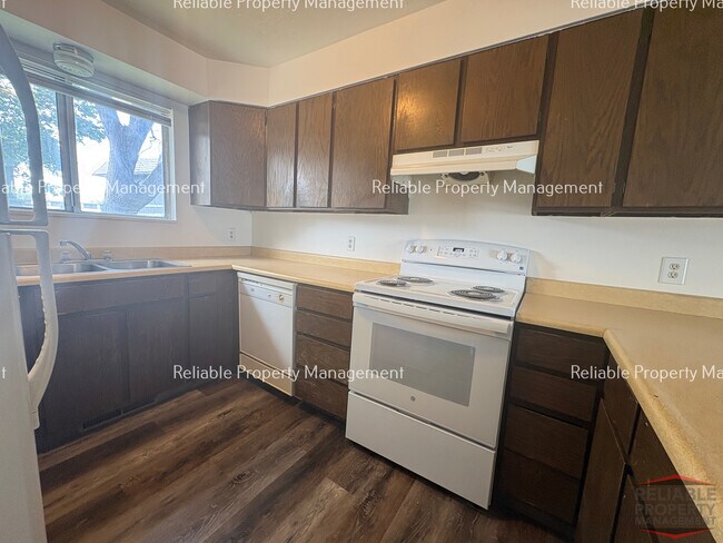 Building Photo - 1524 Falcon Dr