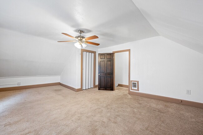 Building Photo - 7 Thenius St