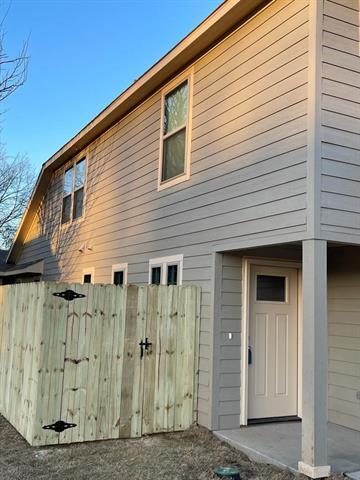 Building Photo - 403 W Elm St