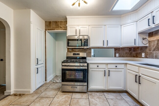 Foto del edificio - 827 Ware Blvd