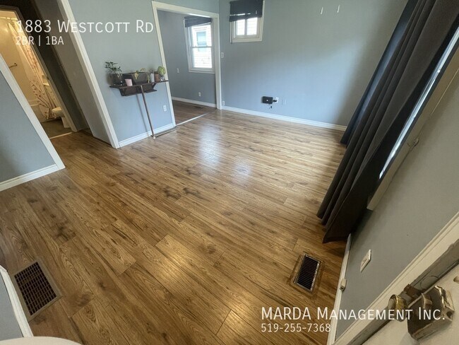 Photo du bâtiment - BEAUTIFUL 2 BED/1 BATH BUNGALOW IN EAST WINDSOR! + UTILITIES!