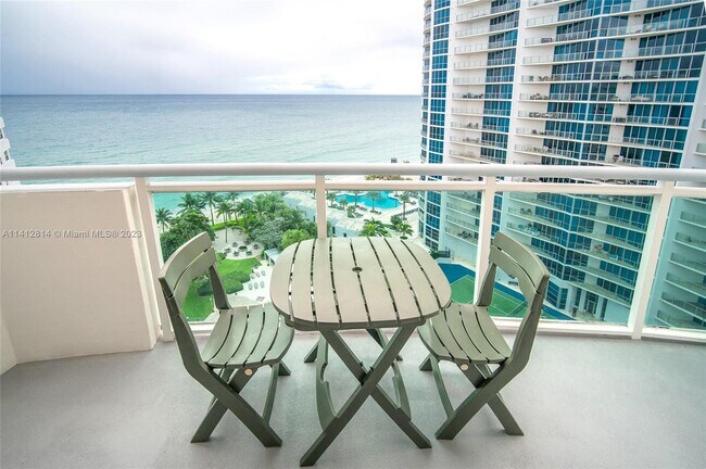 Foto del edificio - 3001 S Ocean Dr
