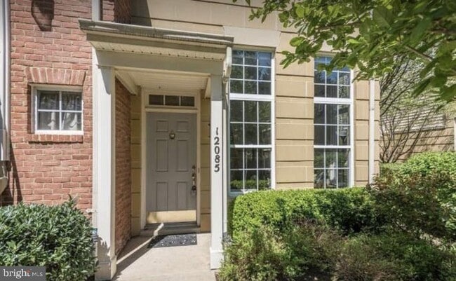 Building Photo - 12085 Trumbull Way