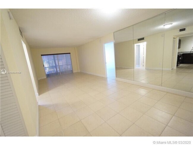 Building Photo - 4152 Inverrary Dr