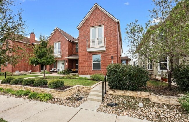 Building Photo - 2222 Simond Ave