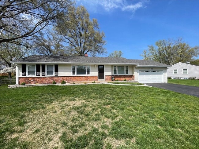 Building Photo - 433 Essen Ln