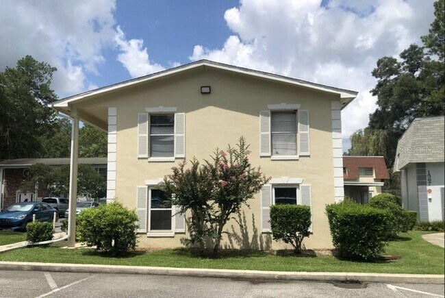 Building Photo - 1541 SE 27th St