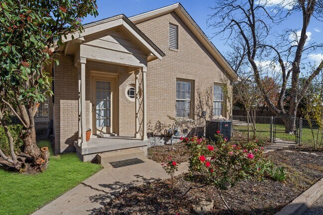 Building Photo - Temple 3BR Home with Expansive Yard & Garage Parking