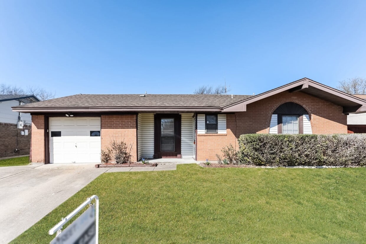 2621 Princeton House Rental in Lancaster, TX