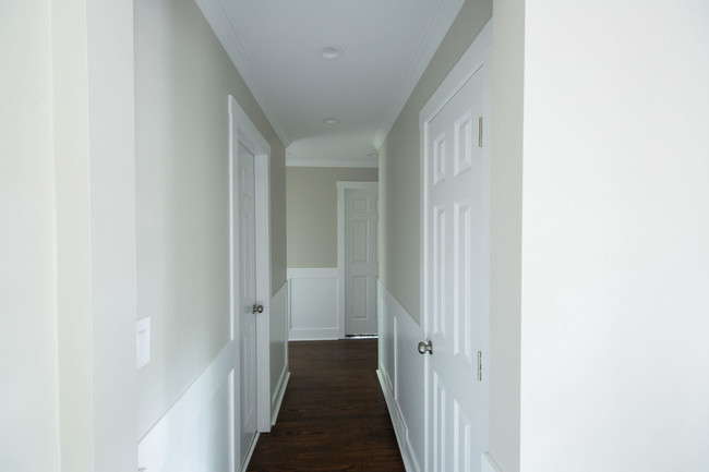 Building Photo - 653 Elm Rd