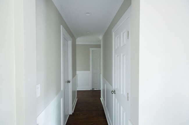 Foto del edificio - 653 Elm Rd