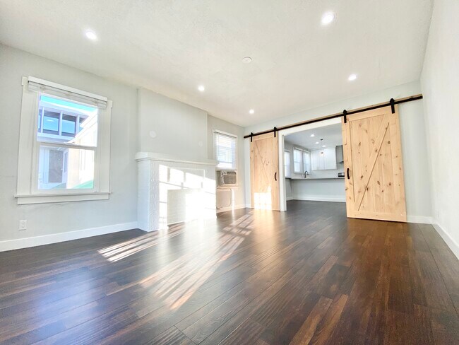 Building Photo - 1756 N La Brea Ave