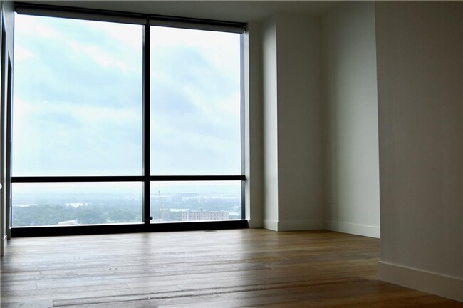 Building Photo - 70 Rainey St