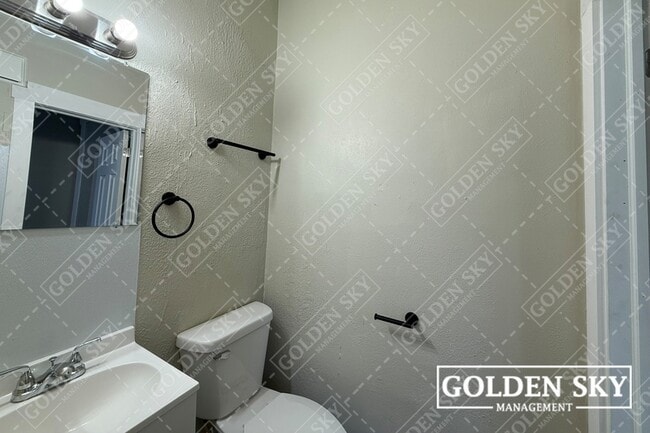 Building Photo - 1224 E Main St