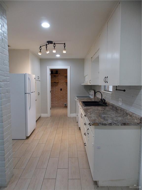 Foto del edificio - 15 W Daffodil Ave