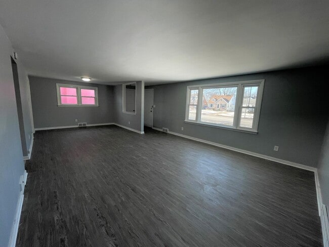 Building Photo - 405 Grover Cleveland Hwy