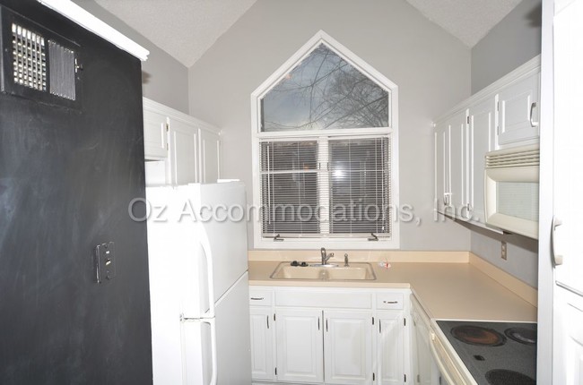 Building Photo - 4825 Horton St