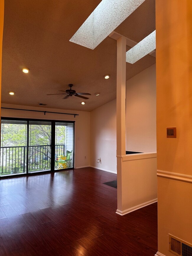 Building Photo - 479 Danbury Ln