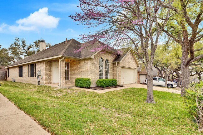 Building Photo - Spacious 3 bedroom, 2 bathroom home in Sou...