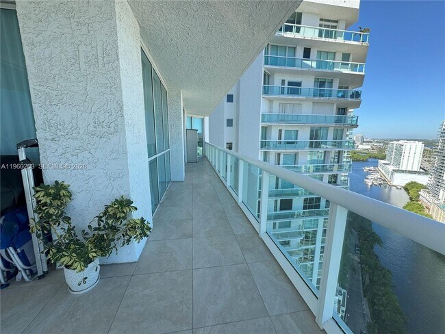 Foto del edificio - 16400 Collins Ave