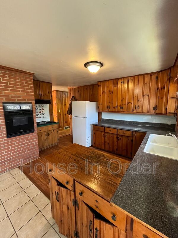 Foto del edificio - 436 Rowland Rd.