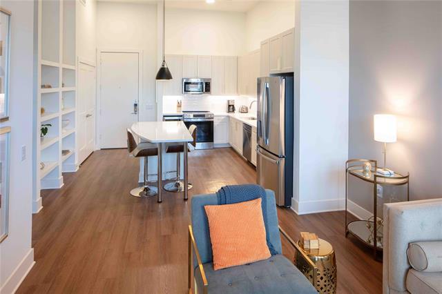 Building Photo - 108 N US Hwy 377