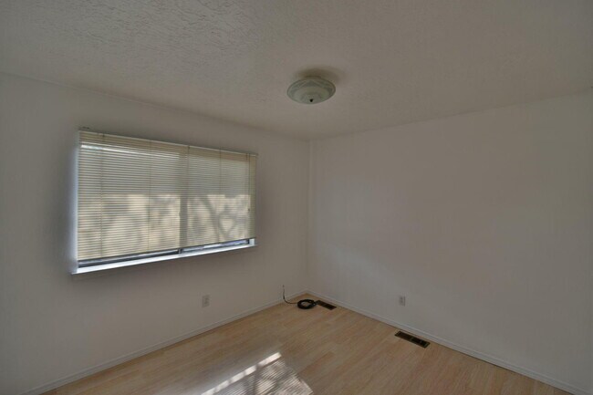Building Photo - 12616 Copperwood Dr NE