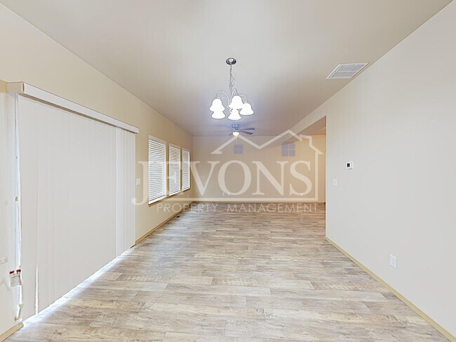 Building Photo - 708 N 29th Ave