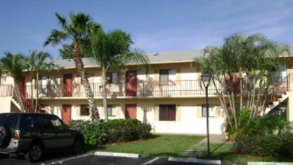 Foto principal - 4240 Gulfstream Dr