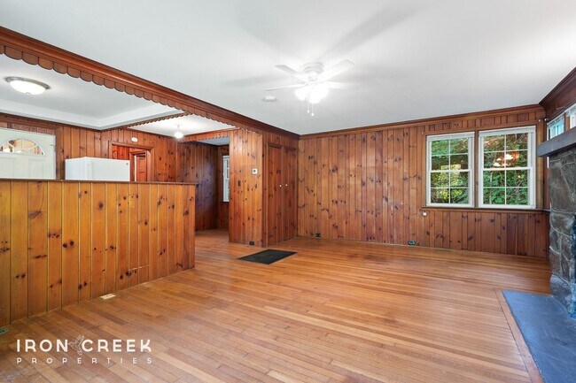Building Photo - Gorgeous Newly-Remodeled House in South As...