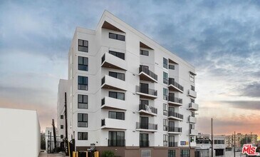 Building Photo - 825 S Coronado St