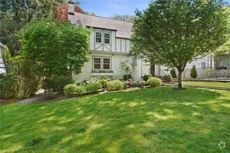 Building Photo - 14 Coralyn Rd