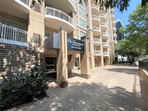 Building Photo - 3225 Turtle Creek Blvd