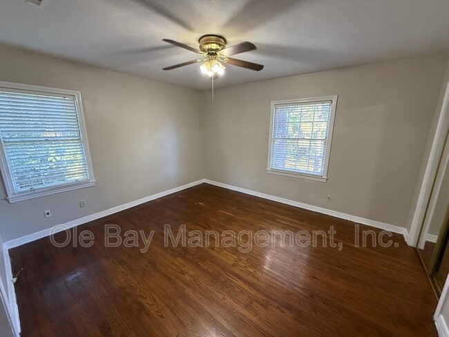 Foto del edificio - 427 Myrtlewood Ave