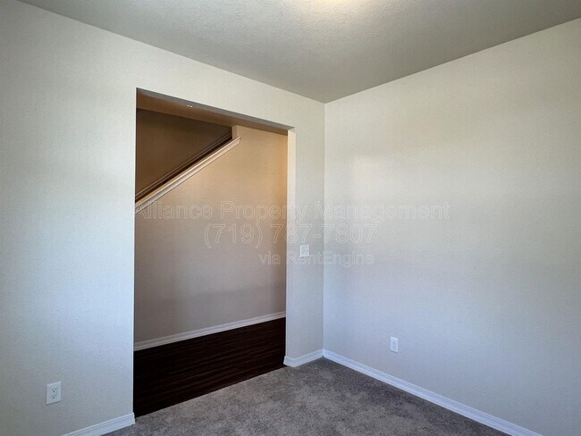 Foto del edificio - 10051 Ledgestone Terrace