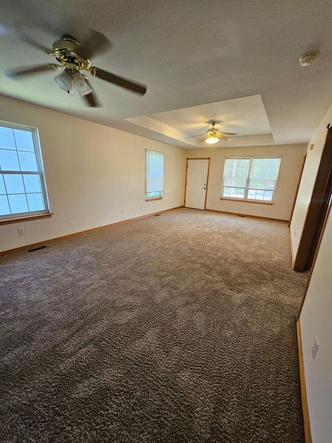 Building Photo - 2 Bedroom 2 Bath House!  Great Central Loc...