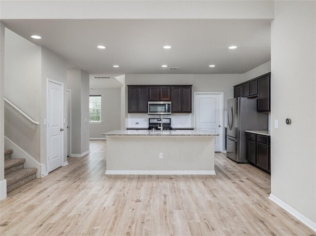 Building Photo - 121 Struss dr