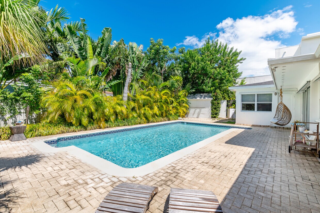 Foto principal - 654 Hampton Ln