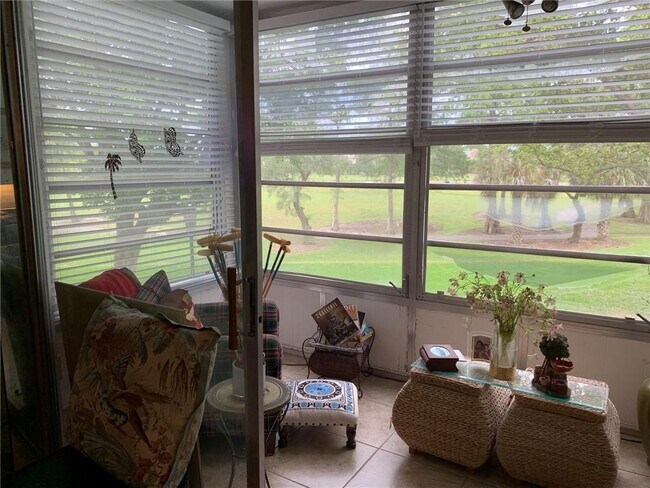 Foto del edificio - 8301 Sands Point Blvd