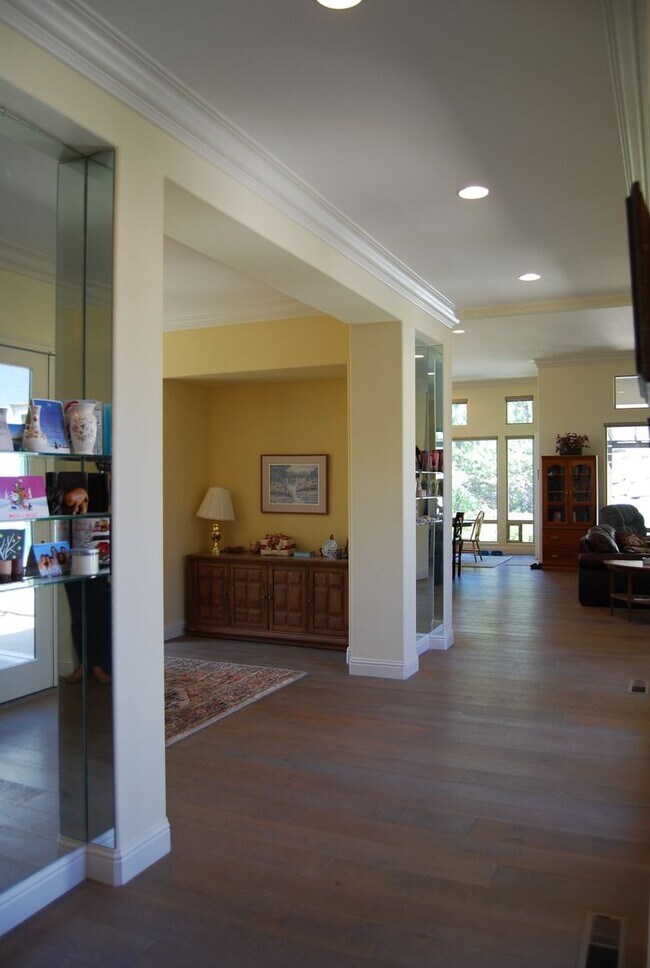 Building Photo - Single Level Home in Mountaingate