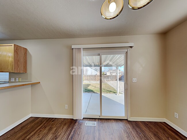 Building Photo - 584 N Nebula Ave